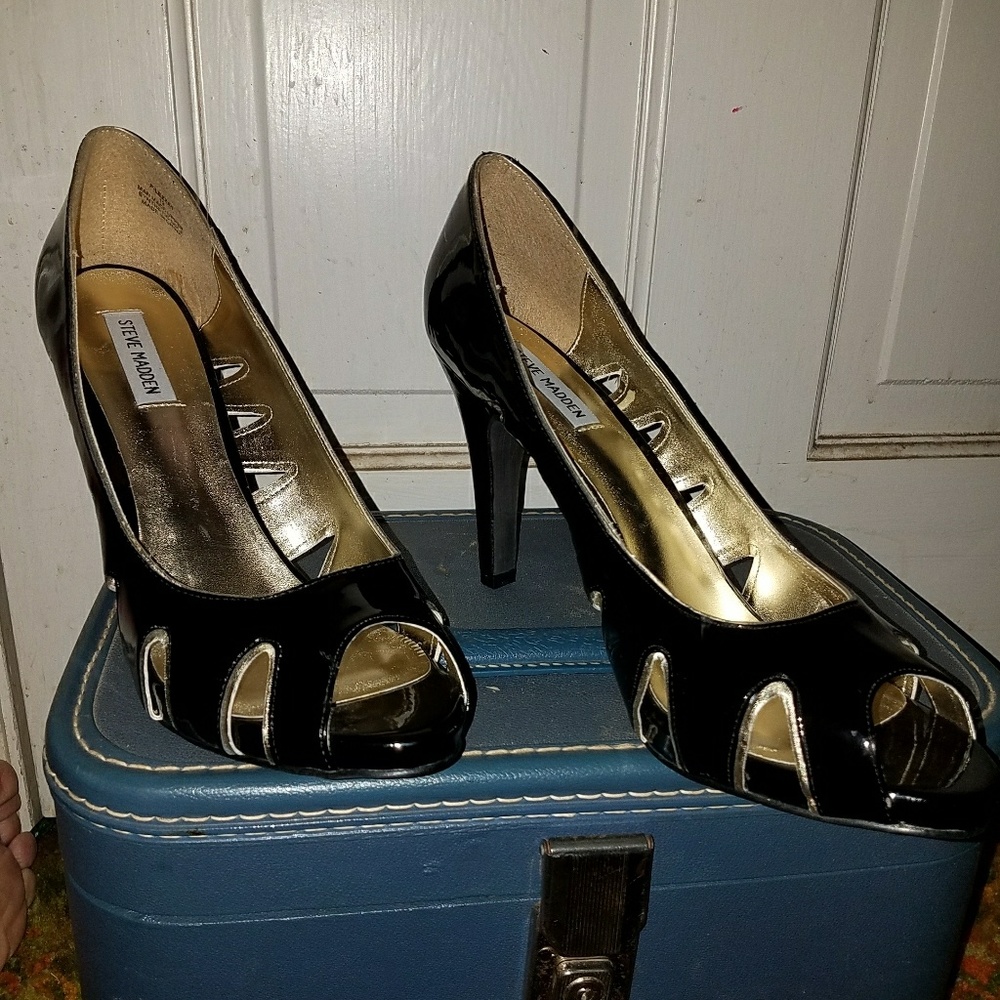 Steve Madden Black w/ gold trim shoes